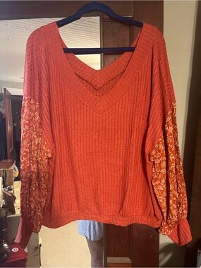 Women's Rust V-Neck Knit Blouse with Printed Balloon Sleeves